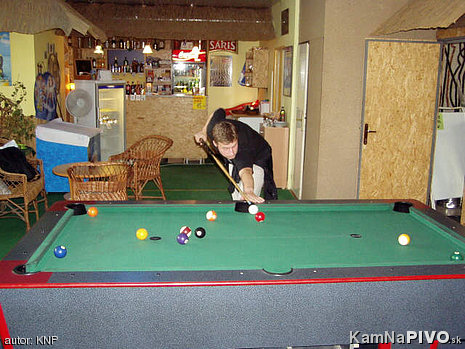 biliardový stôl