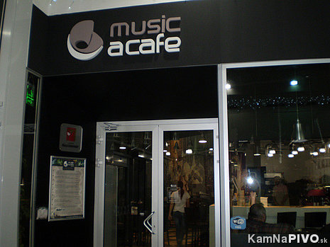 Music a Cafe Nitra - vchod z OC