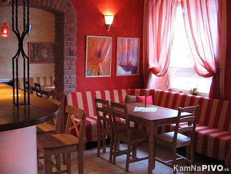 hlavna miestnost pri bare