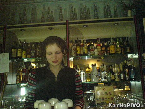 Luciana, barmanka Evka